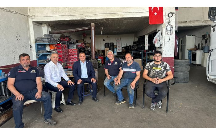 Milletvekili Tahtasız'ın ziyaretine Oto Tamirciler Odası Başkanı Necmettin Uzun da eşlik etti