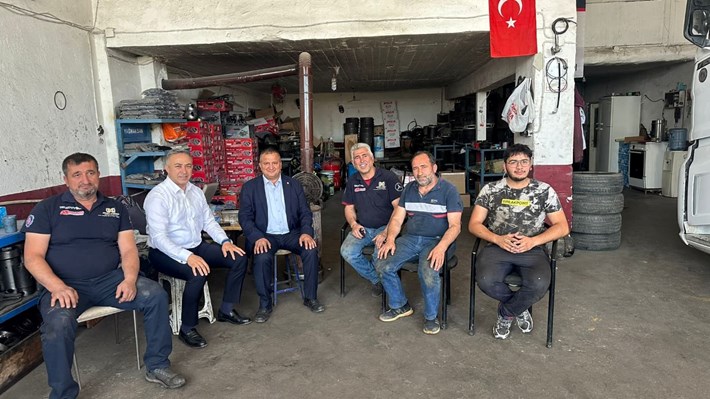 Milletvekili Tahtasız'ın ziyaretine Oto Tamirciler Odası Başkanı Necmettin Uzun da eşlik etti