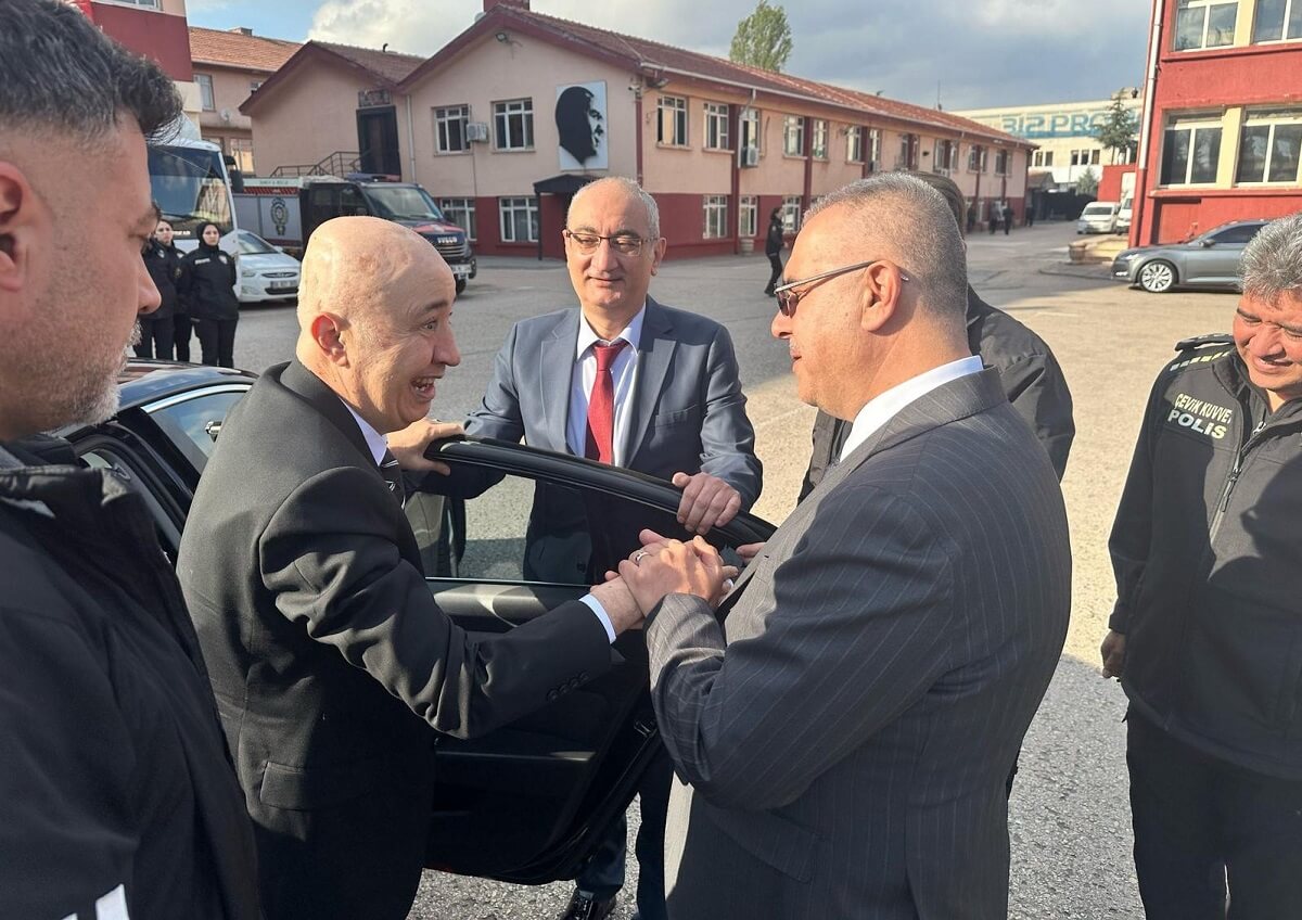 Milletvekili Yusuf Ahlatcı, Cumhurbaşkanlığı Başdanışmanı, 15 Temmuz Gazisi Turgut Aslan ile birlikte Ankara Çevik Kuvvet Şube Müdürlüğünü ziyaret etti (4)