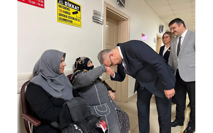 Milletvekili Yusuf Ahlatcı, hasta yakınları ile ilgilendi