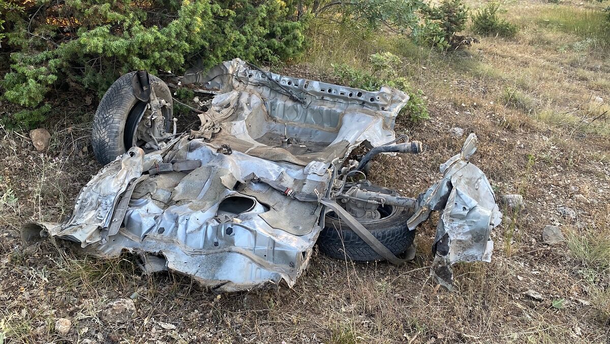 Minibüsle çarpışan otomobil ikiye bölündü, kazada 11 yaralı var (4)