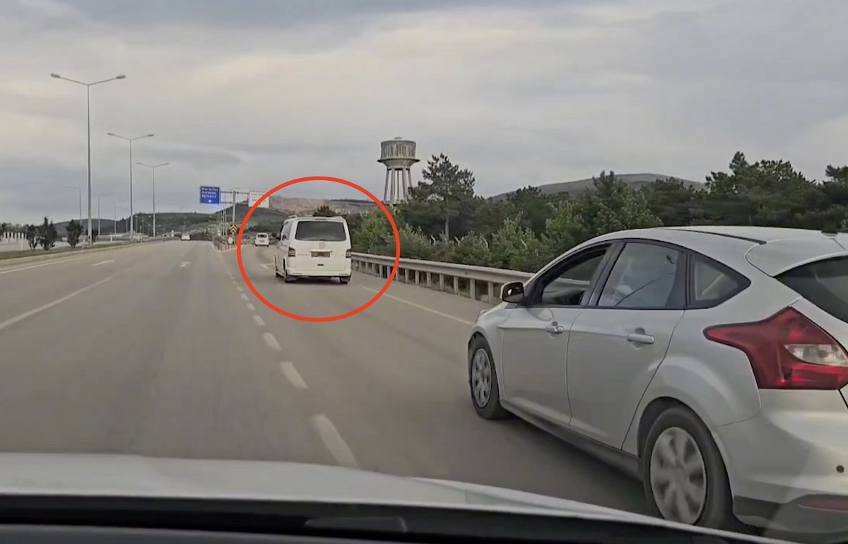 Minibüste 118 adet ruhsatsız av tüfeği ele geçirildi (2)