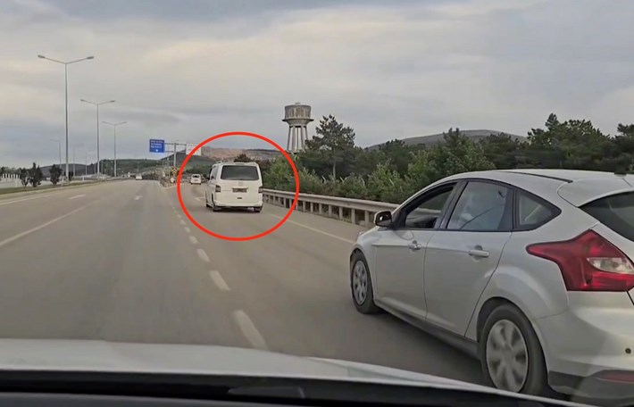 Minibüste 118 adet ruhsatsız av tüfeği ele geçirildi (2)