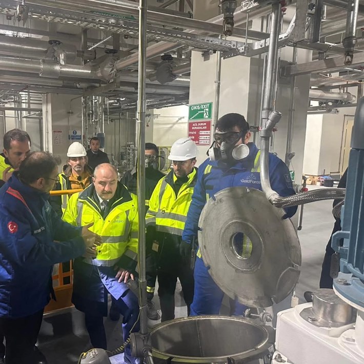 Mustafa Varank, Çorum’un Sungurlu Organize Sanayi Bölgesinde faaliyet gösteren Gold Force Barut Fabrikası’nı ziyaret etti (1)