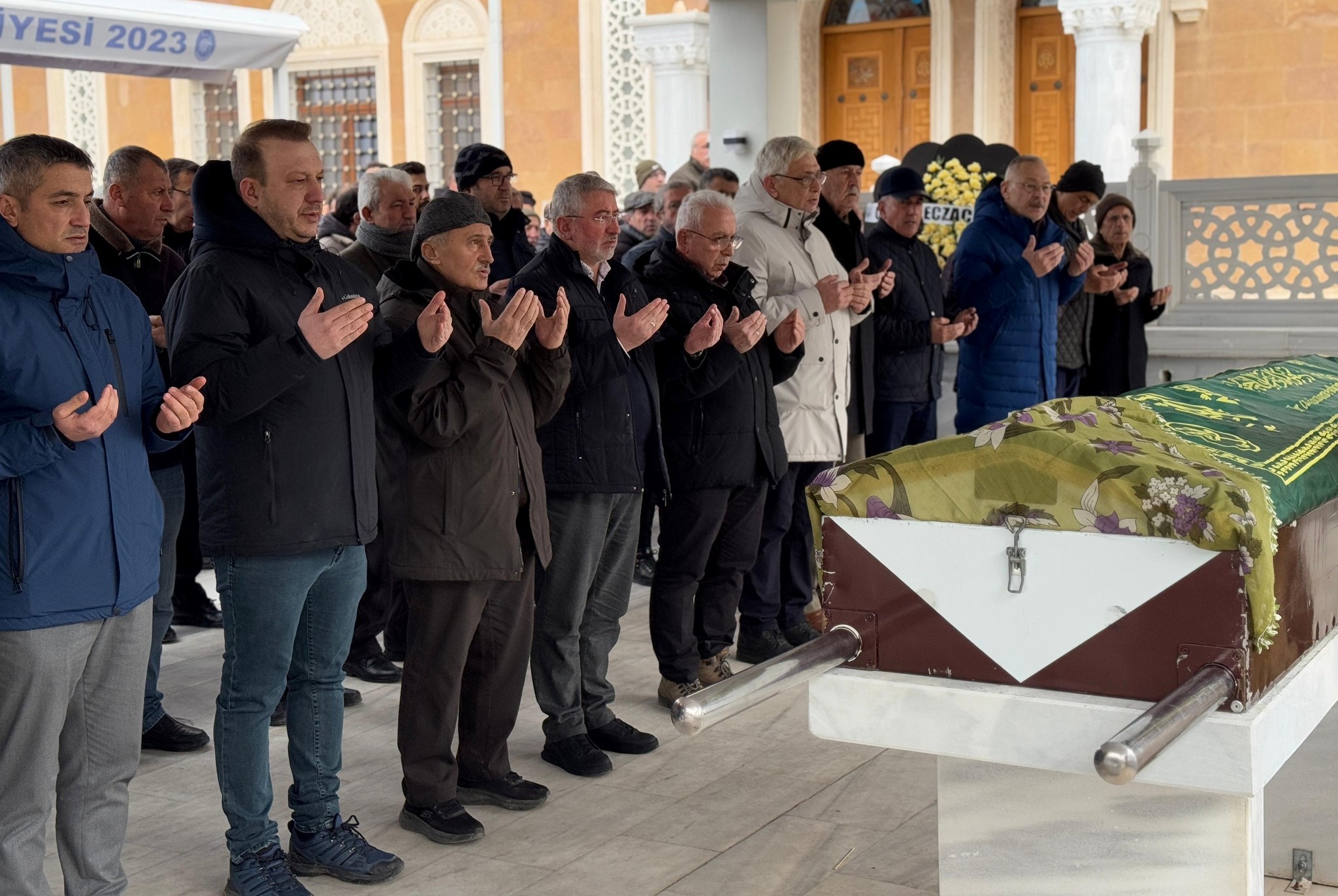 Necla Baykara toprağa verildi (2)