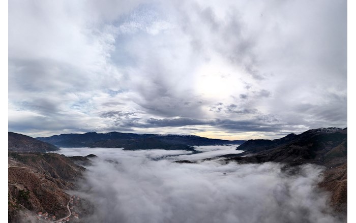Obruk Barajı'nın sisli manzarası dron ile görüntülendi