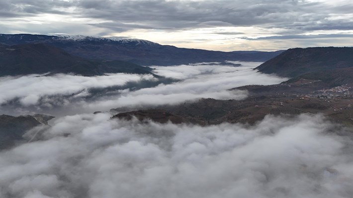Obruk Barajındaki sisli manzara görenleri mest etti