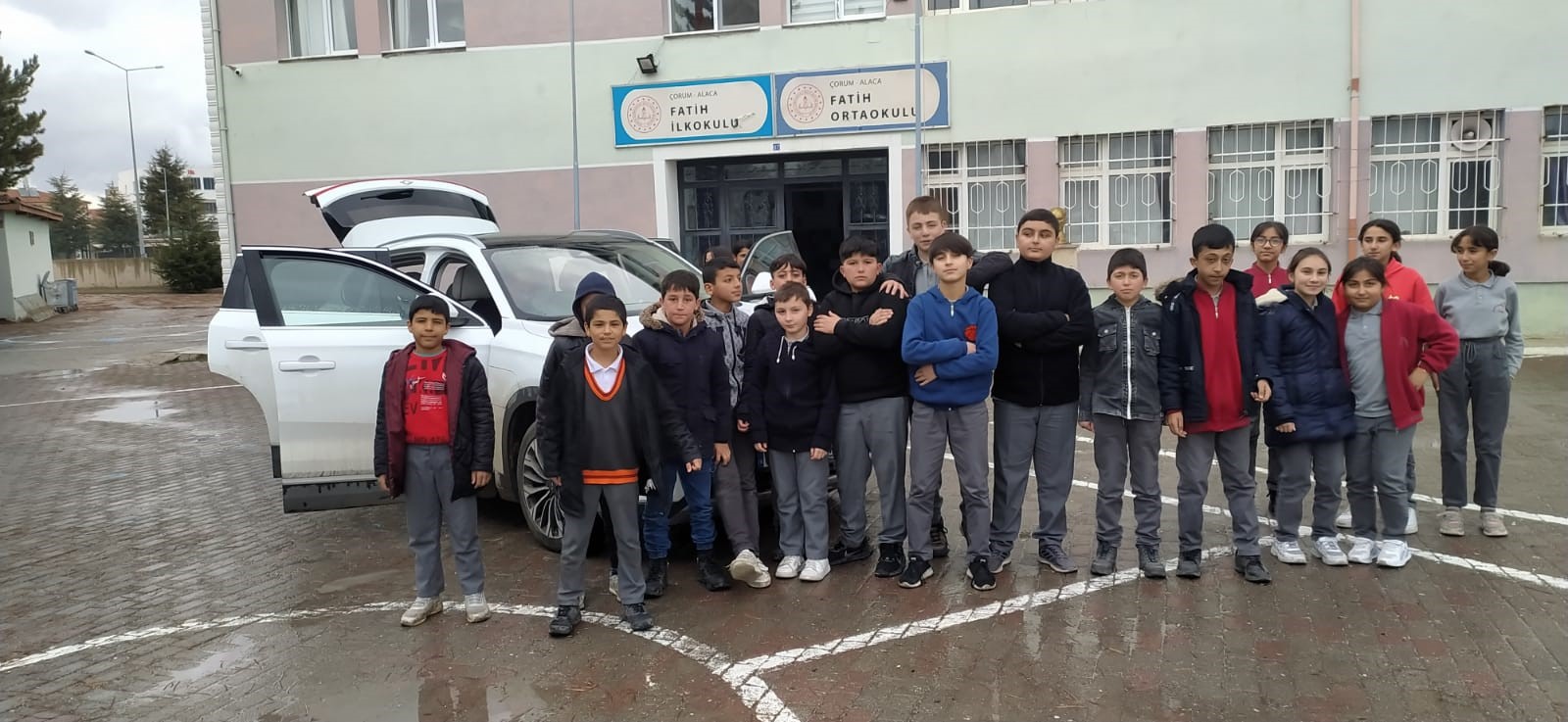 Öğrenciler yerli malın önemini Togg ile öğrendi (2)