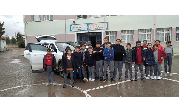 Öğrenciler yerli malın önemini Togg ile öğrendi (2)