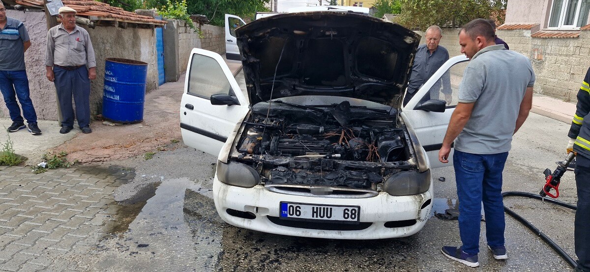 Olay, Alaca ilçesi Günhan Mahallesi Yıldız Sokak ile Muhtalip Sokak kesişiminde meydana geldi (2)