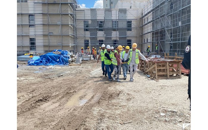 Olay, Bahçelievler Çamlık Caddesi'ndeki hastane inşaat alanında meydana geldi (2)