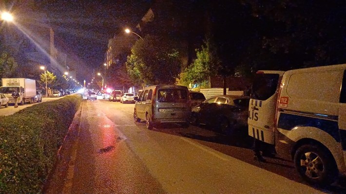 Olay, Bahçelievler Mahallesi Bahabey Caddesi üzerinde meydana geldi (2)