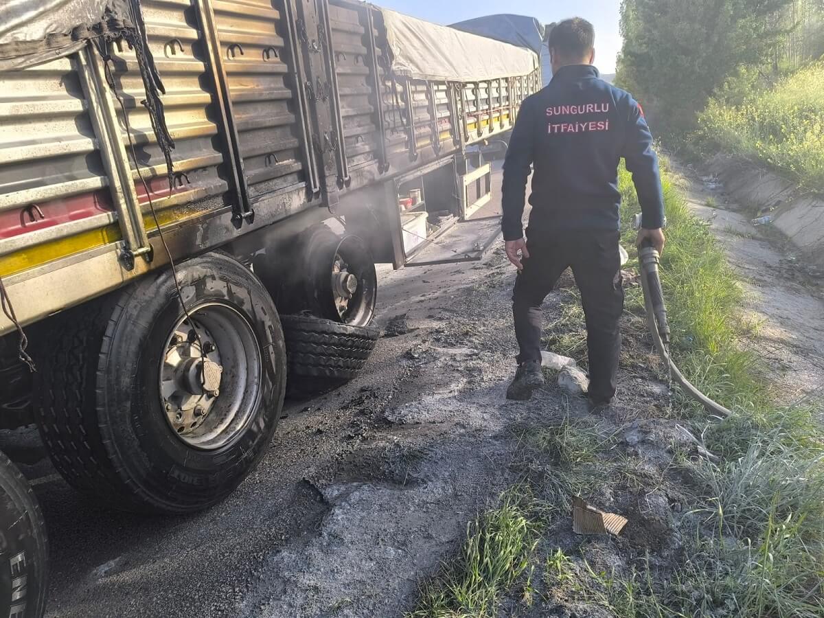 Olay, Çorum Ankara karayolu Arifegazili köyü mevkiinde meydana geldi
