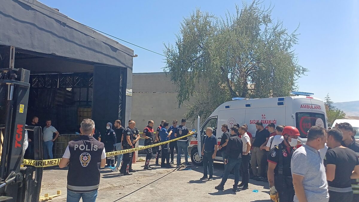 Olay, Çorum Sanayi Sitesi 43. Sokak'ta meydana geldi. (1)