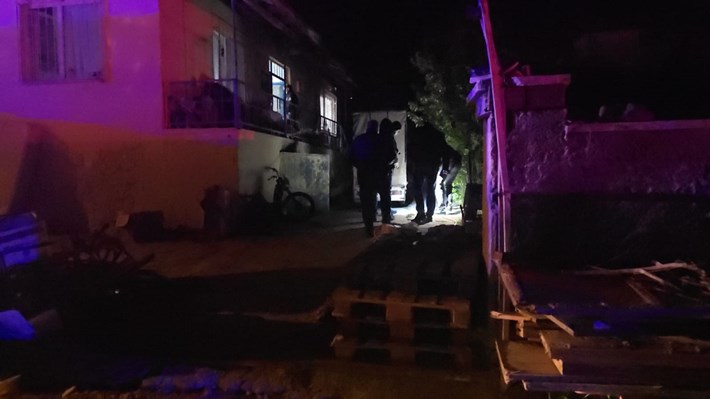 Olay, gece saatlerinde Bahçelievler Mahallesi İpeklievler 39. Sokak üzerinde meydana geldi (2)