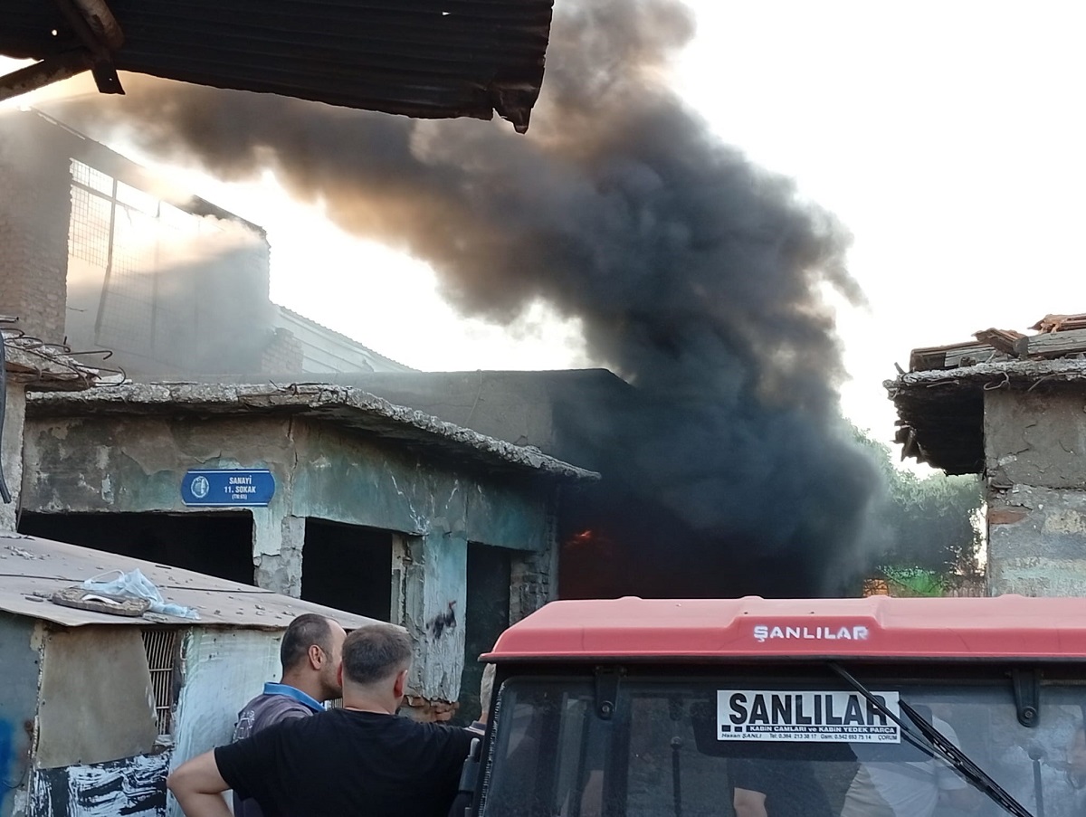 Olay, Gülabibey Mahallesi Sanayi 11. Sokak'ta meydana geldi (1)
