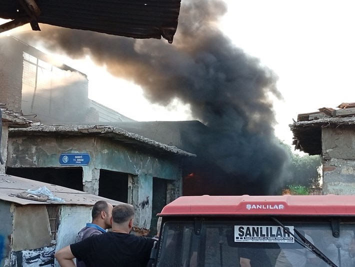 Olay, Gülabibey Mahallesi Sanayi 11. Sokak'ta meydana geldi (1)