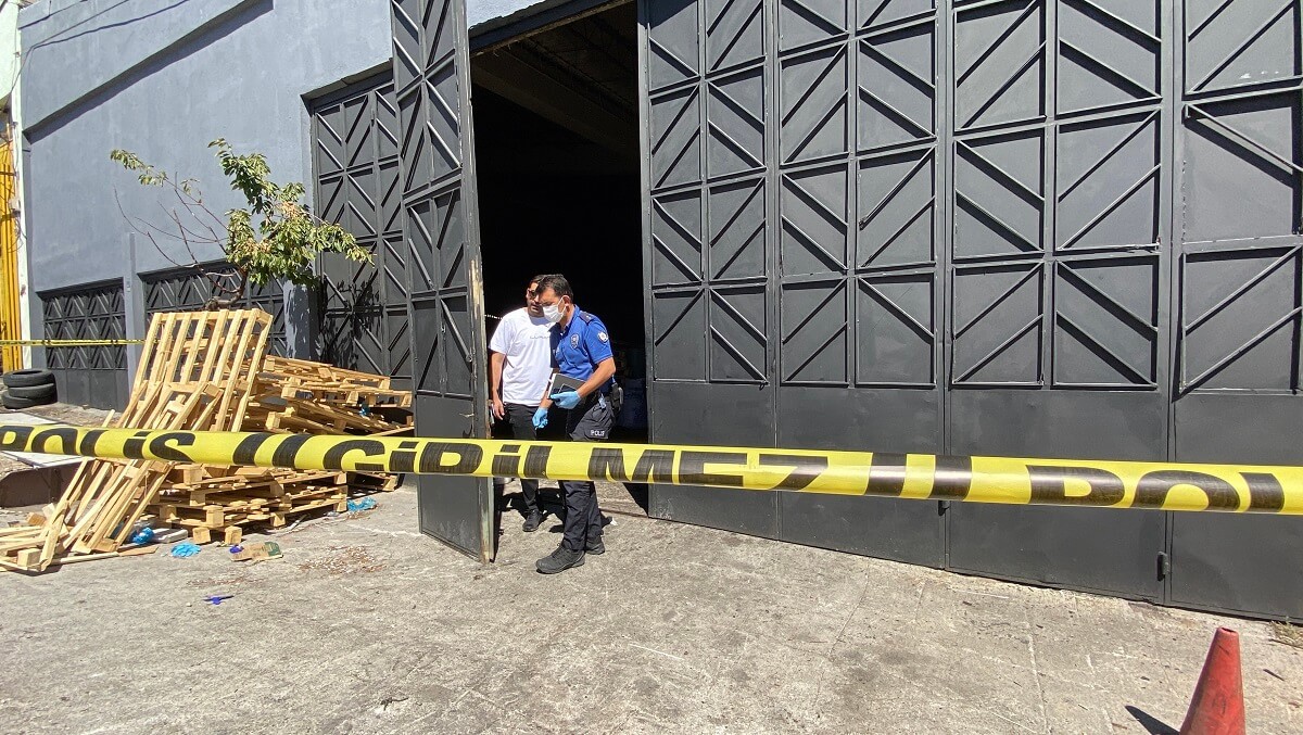 Olay yerine gelen ekipler anne ve oğlunun hayatını kaybettiğini belirledi (2)