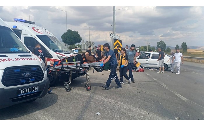 Olay yerine gelen sağlık ekipleri tarafından ilk müdahalesi yapılan yaralılar, Erol Olçok Eğitim ve Araştırma Hastanesine kaldırıldı