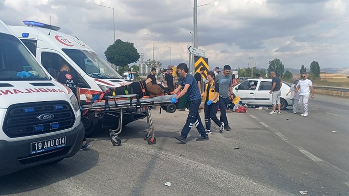 Olay yerine gelen sağlık ekipleri tarafından ilk müdahalesi yapılan yaralılar, Erol Olçok Eğitim ve Araştırma Hastanesine kaldırıldı