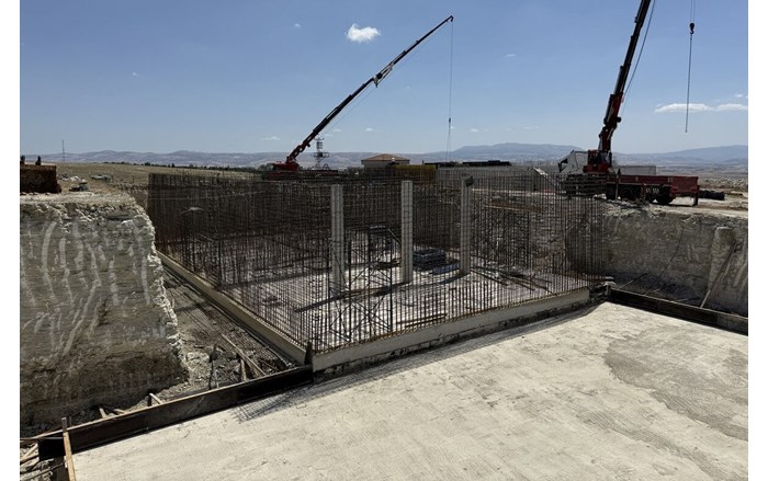 Organize Sanayi Bölgesi’nde bulunan Artıma Tesisi’nden Çorum L Tipi Cezaevi’ni besleyen hattın yetersiz kalması nedeniyle yeni hat çalışmaları başladı. (1)
