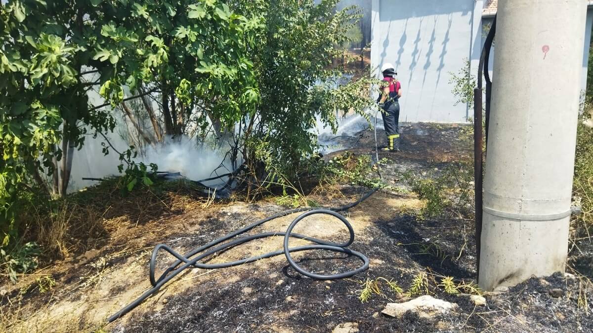 Osmancık İlçesi Koyunbaba Mahallesi Kent Ormanı'nda yangın çıktı (1)