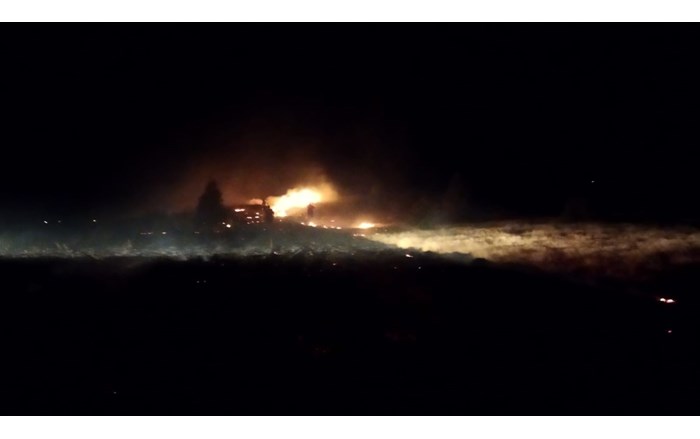 Osmancık ilçesinde çıkan örtü yangını, ekiplerin ve köy halkının müdahalesiyle ormanlık alana sıçramadan söndürüldü (2)