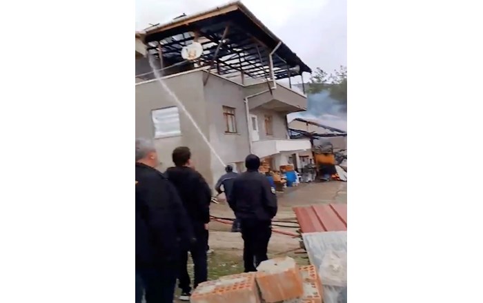 Osmancık İlçesinde ev ve ahır cayır cayır yandı (3)