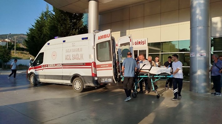 Osmancık ilçesinde evinin önünde tüfekli saldırıya uğrayan bir kişi bacağından yaralandı (2)
