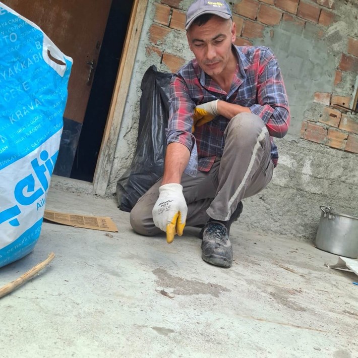 Osmancık ilçesinde zehirli olarak bilinen akrep, bir eve girmeye çalışırken ev sahibi tarafından engellendi