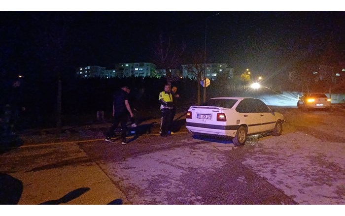 Otomobil ile çarpışan elektrikli scooter sürücüsü yaralandı