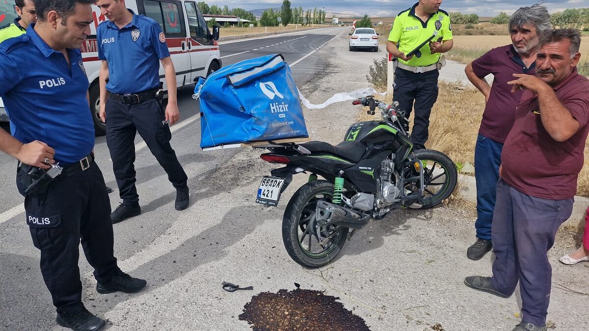 Otomobil ile motosikletin çarpışması neticesinde meydana gelen kazada 2 kişi yaralandı (2)