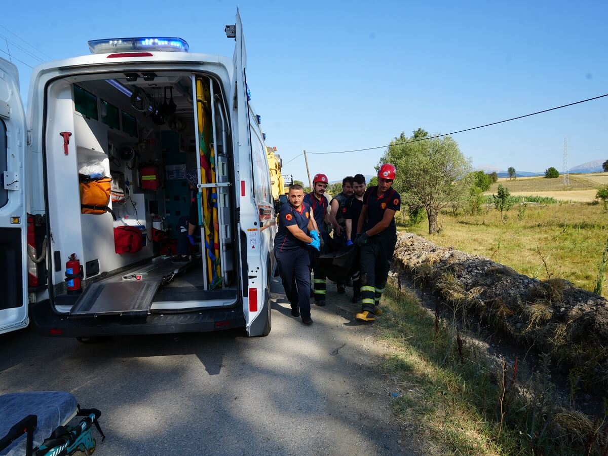 Otomobil sürücüsünün ölümüyle sonuçlanan trafik kazasıyla ilgili gözaltına alınan biçerdöver sürücüsü tutuklandı (1)