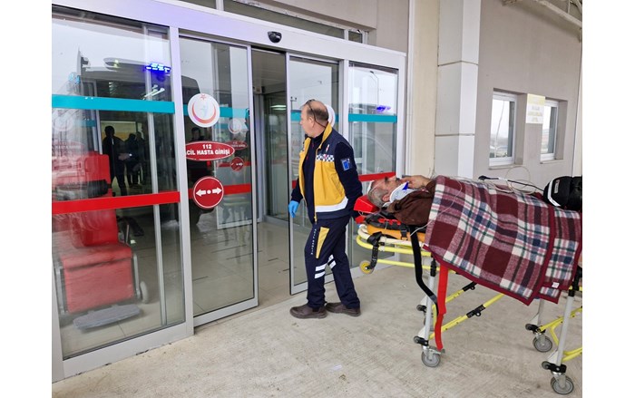 otomobil takla attı, 5 kişi yaralandı (4)