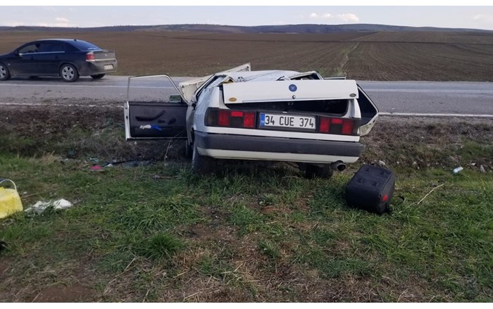 otomobilin takla atması neticesinde meydana gelen kazada 4 kişi yaralandı (2)