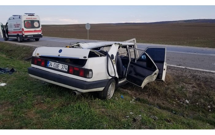 otomobilin takla atması neticesinde meydana gelen kazada 4 kişi yaralandı (3)