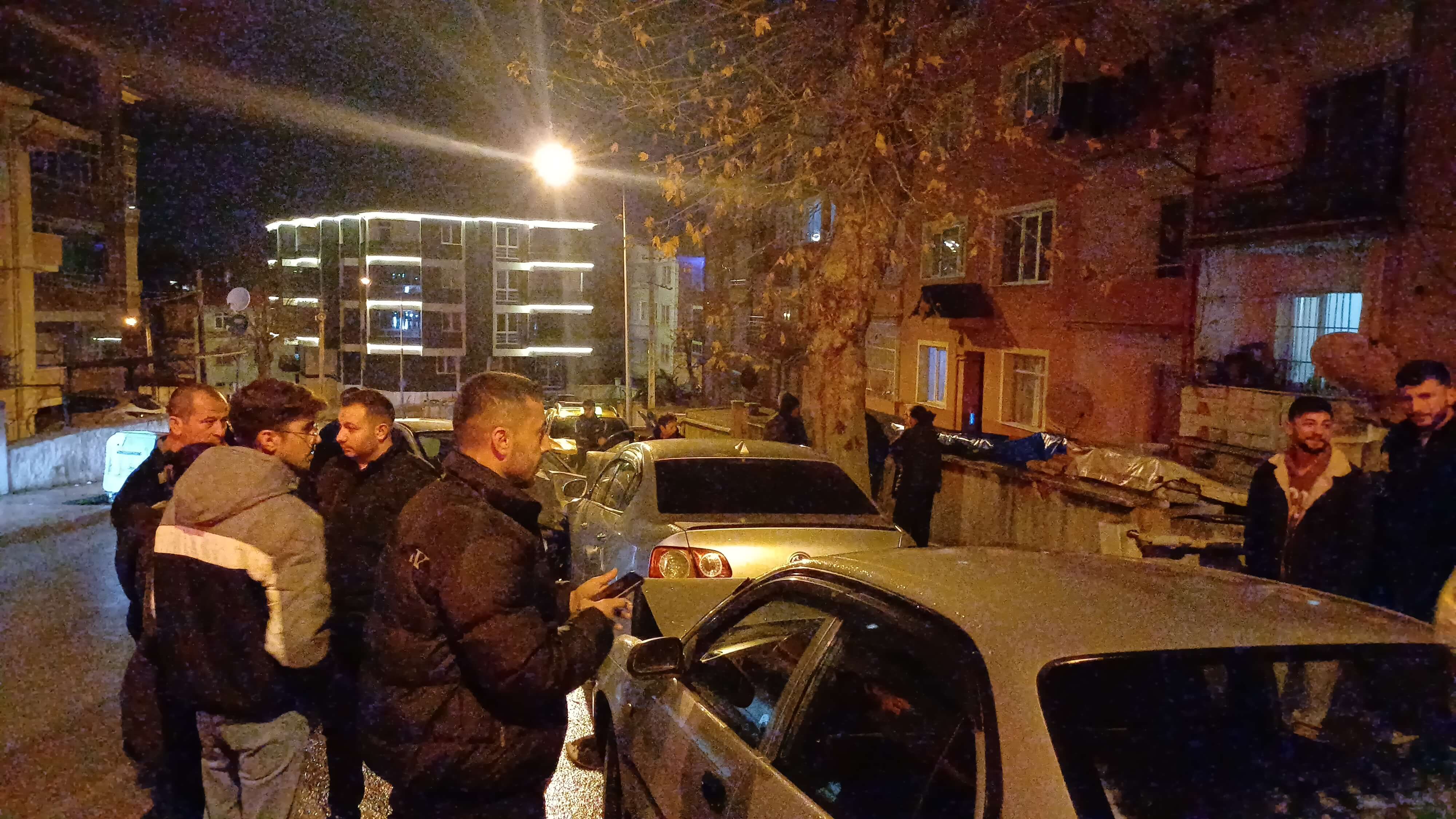 park halindeki araçlara çarparak kaçan sürücü aranıyor (1)