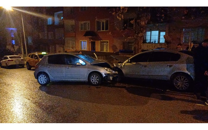 park halindeki araçlara çarparak kaçan sürücü aranıyor (2)