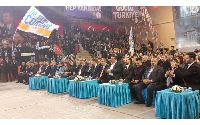 Parti yöneticileri gençleri kongrede yalnız bırakmadı