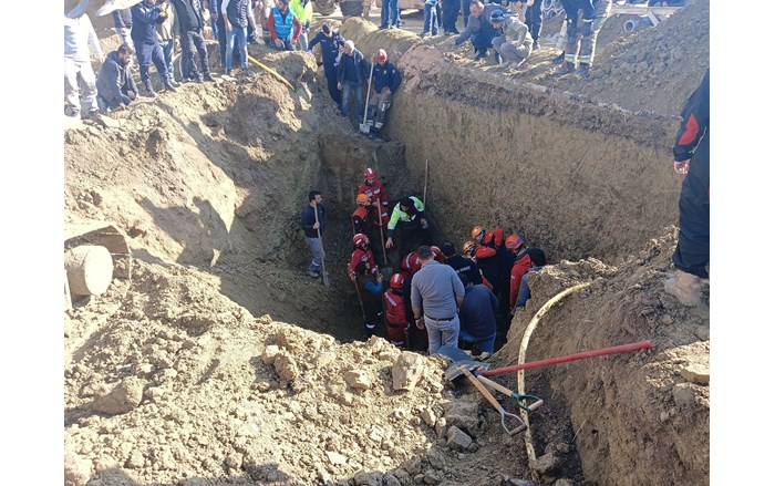 Polatlı'da çöken kanalizasyon bağlantısı inşaatında 2 işçi hayatını kaybetti (1)