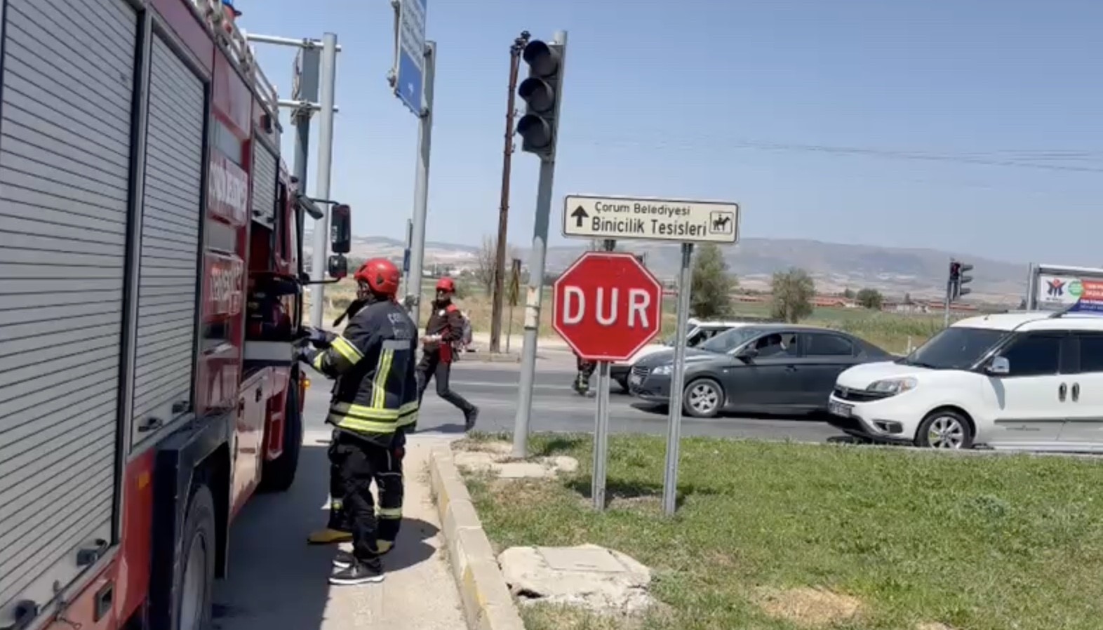 Polis ekipleri tarafından 100 promil alkollü olduğu tespit edilen aracın sürücüsü, polis merkezine götürüldü (1)