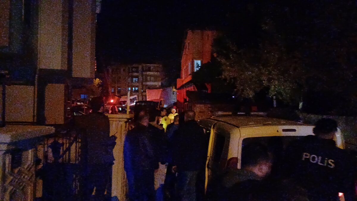 Polis ekiplerini fark edince kaçmaya çalışan 16 yaşındaki ehliyetsiz sürücü, kaçamadan yakalandı (1)