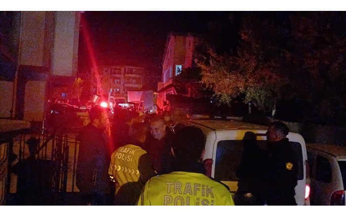 Polis ekiplerini fark edince kaçmaya çalışan 16 yaşındaki ehliyetsiz sürücü, kaçamadan yakalandı (2)