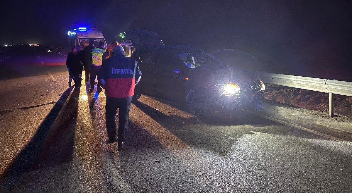 Polis, itfaiye ve sağlık ekipleri kazaya müdahale etti