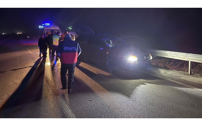 Polis, itfaiye ve sağlık ekipleri kazaya müdahale etti