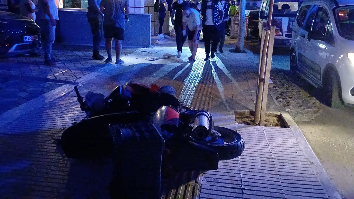 Polisin dur ihtarına uymayarak kaçan motosiklet sürücüsü, kovalamaca sırasında kaza yaparak yaralandı (2)