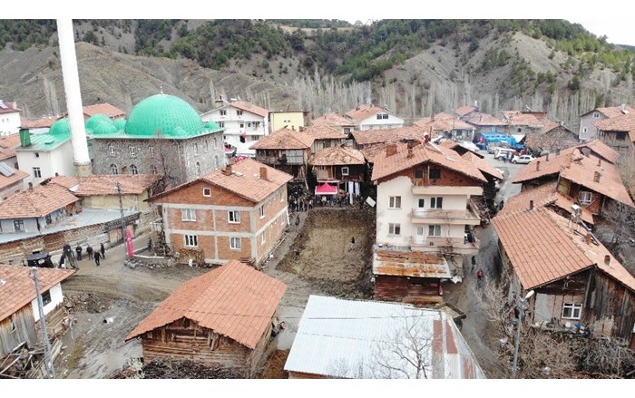 Proje çalışmaları tamamlanan evin temeli düzenlenen törenle atıldı (2)