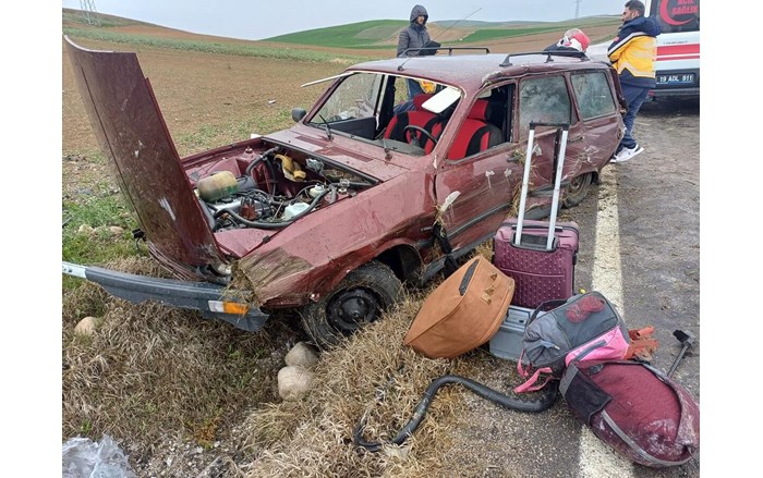 Sağlık ekiplerince ilk müdahaleleri yapılan yaralılar Alaca Devlet Hastanesine kaldırıldı (1)