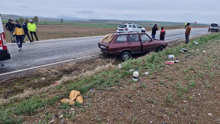 Sağlık ekiplerince ilk müdahaleleri yapılan yaralılar Alaca Devlet Hastanesine kaldırıldı (2)