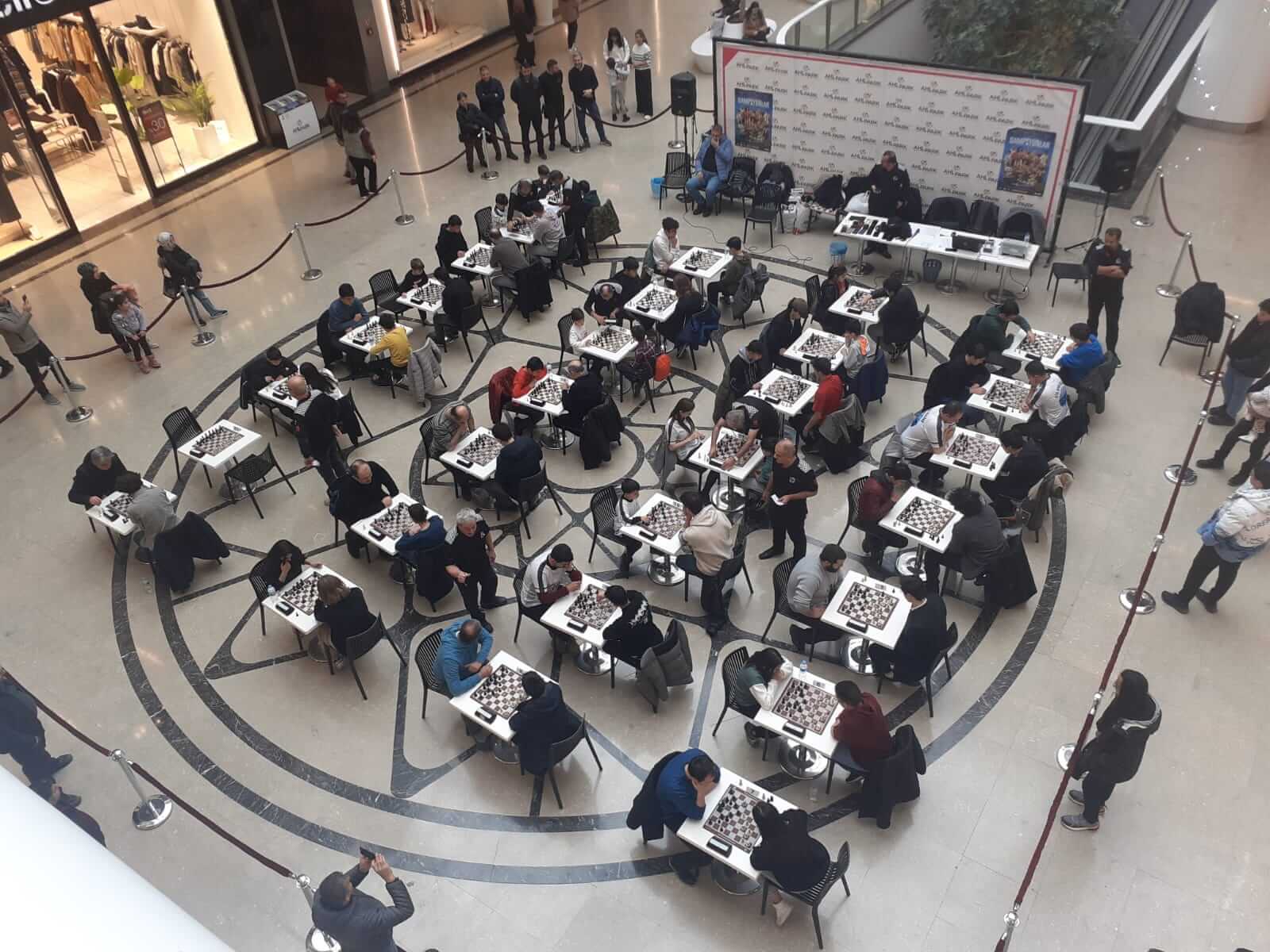 Satranç turnuvasına 58 yarışmacı katıldı